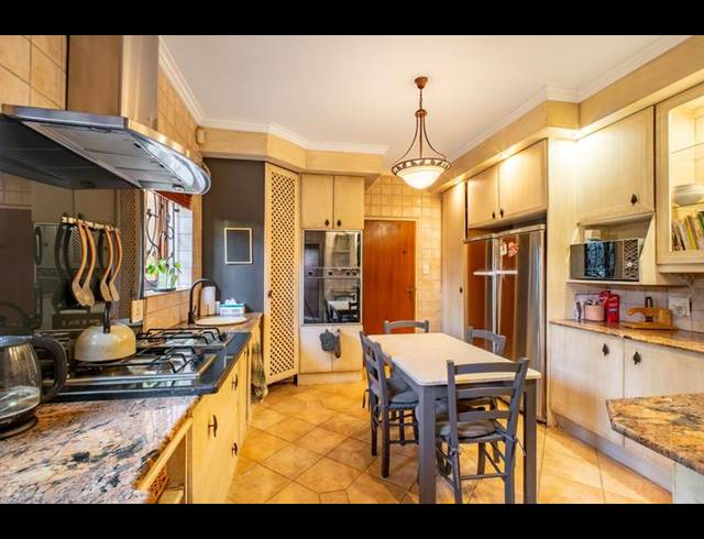 5 BEDROOM HOUSE FOR SALE IN WATERKLOOF